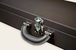 Leather handle and silver-tone lock of the Elite dark cacao violin case