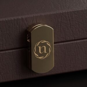 negri-bow1-clasp Spona s monogramem koženého pouzdra na smyčec, zajištěná